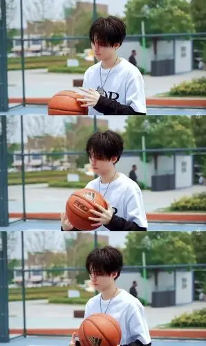 篮球学长王俊凯帅气上线 来自校草的颜值暴击