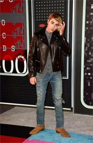 他叫贾斯汀.比伯