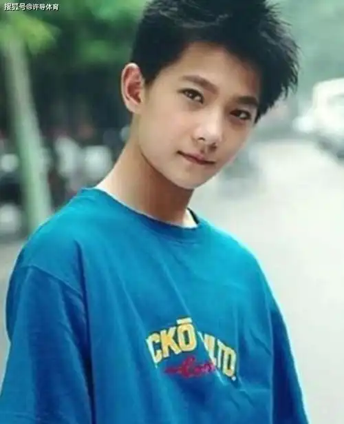 原创明星刚出道时候的照片,基本都认不出来,她们的变化堪称换头!