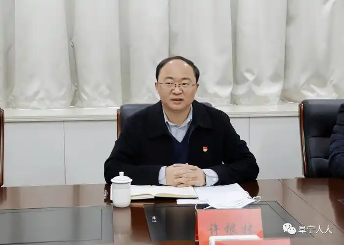 1月5日,县委副书记,代县长许根林就《政府工作报告(征求意见稿)》到县