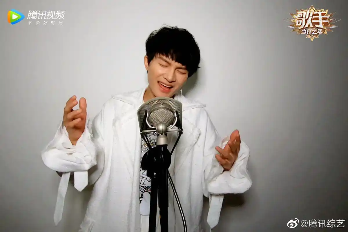 剧照来了!@卡布叻_周深 "背墙而战"的深深再次演绎神仙音