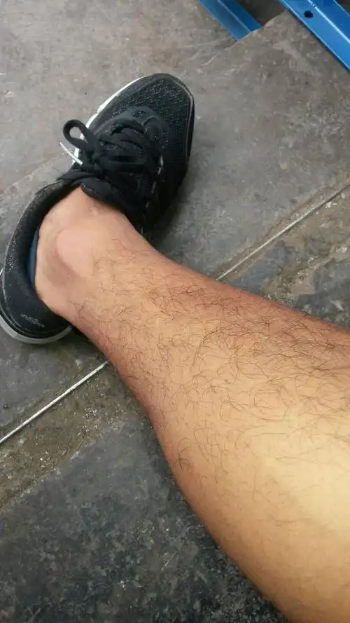 我的腿毛很多是不是很恶心.啊