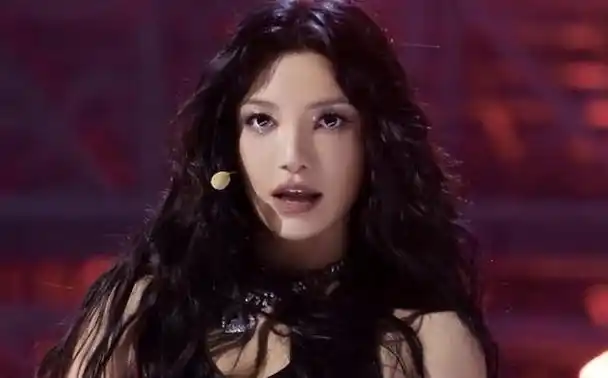 超女冠军江映蓉:整容失败成"怪物",全身只剩眼珠