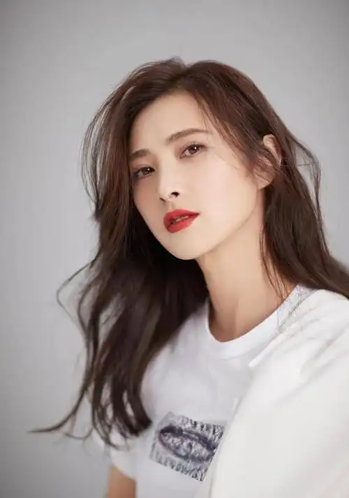 回顾演员隋俊波:事业巅峰时低调结婚生女,如今依然优雅美丽