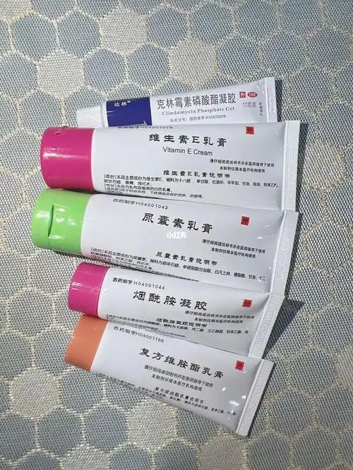 皮研所的药膏,几年来皮肤一直很扛造,而且我发现我挂号看的几个医生