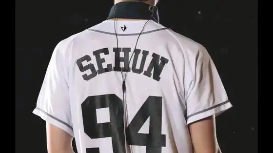 吴世勋怎么背影都这么迷人!