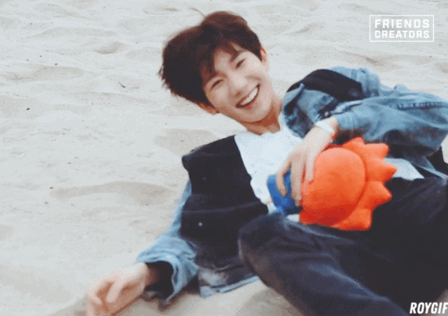 王源的灿烂微笑,为你驱走心里的所有阴霾