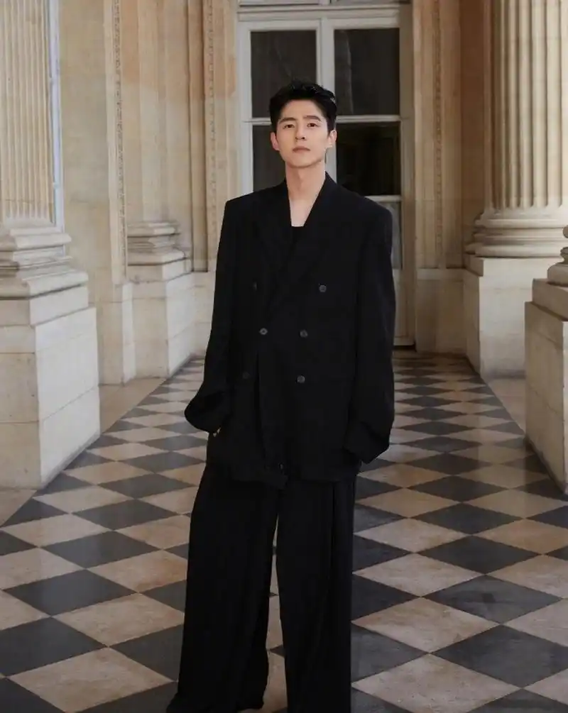 最近,有关刘昊然经纪人在酒局上说刘昊然喜欢自己的料,确实引来不少人