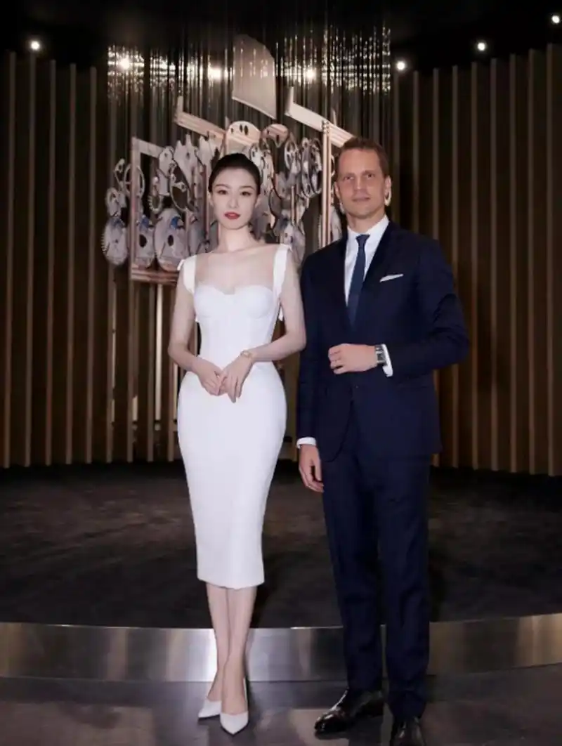 倪妮气质"绝"了,穿吊带裙秀出"撩人曲线",170身高让人羡慕