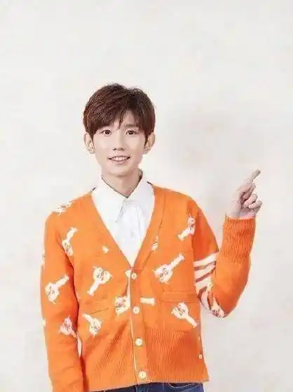 但是王源的助理却更新了动态,王源的助理史强更新了雷电照片,刚好符合