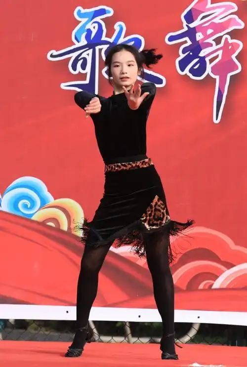 初一(2)班   拉丁舞