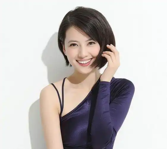 短发美女高圆圆