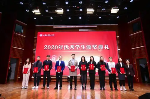上海应用技术大学隆重举行2020年度优秀学生颁奖典礼暨迎新音乐会