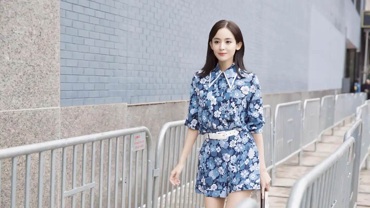 美女明星古力娜扎写真高清桌面壁纸下载