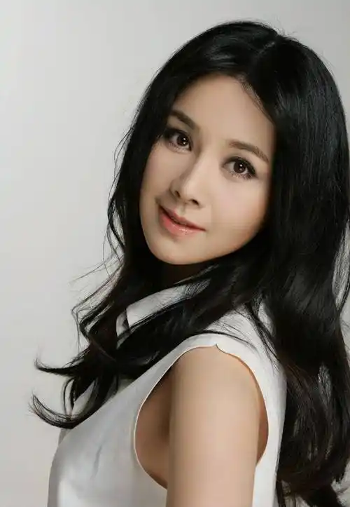 老戏骨吕中:丈夫病逝5年多,儿媳妇何琳让她在悲痛中变得坚强!