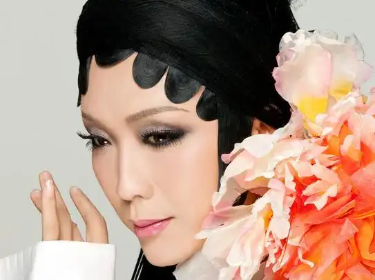 李玉刚"莲花指"被指不亚梅兰芳"兰花指"