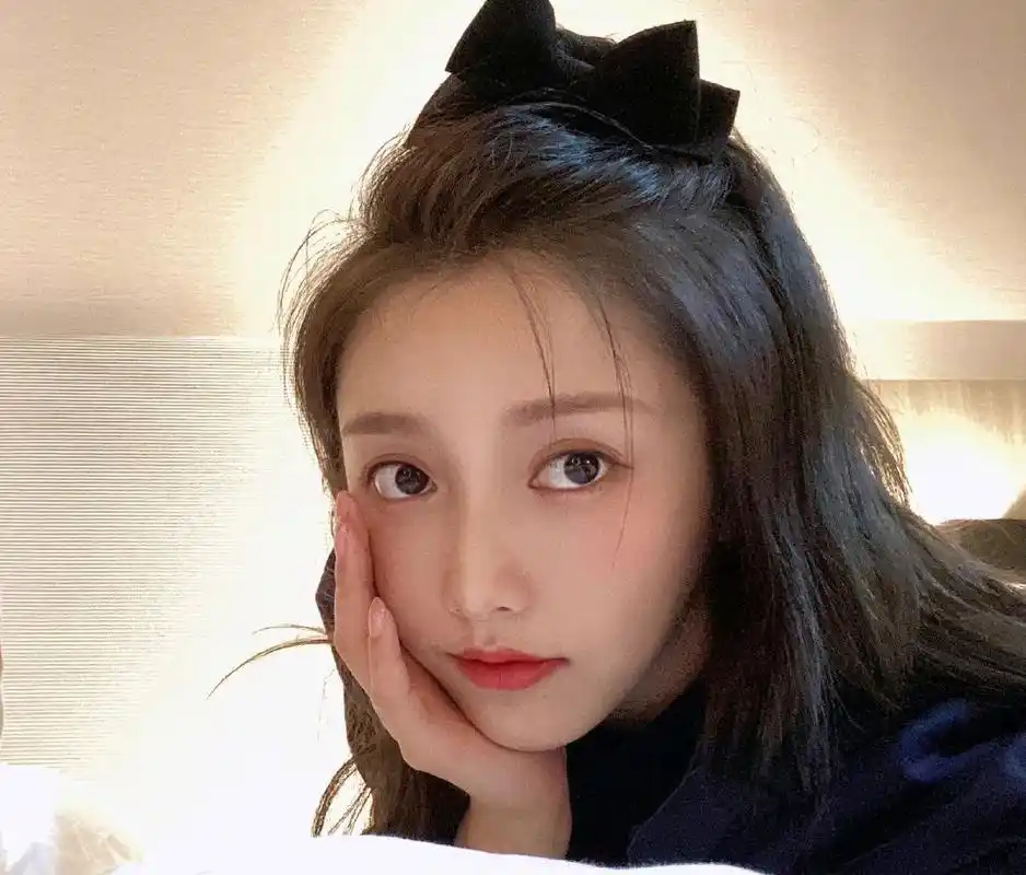 女星疑似承认出柜,姜贞羽小号发文耐人寻味,之前公司否认恋情