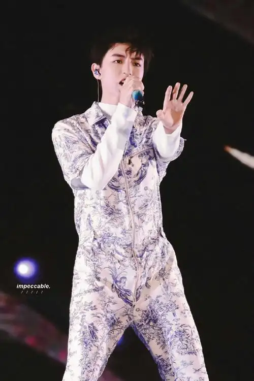 王俊凯2024凯启甲辰##从开始到未来,只为王俊凯#王俊凯超话  等拖霞