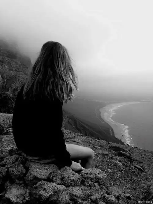 我试着去忘记你,努力地让你成为我的过去.