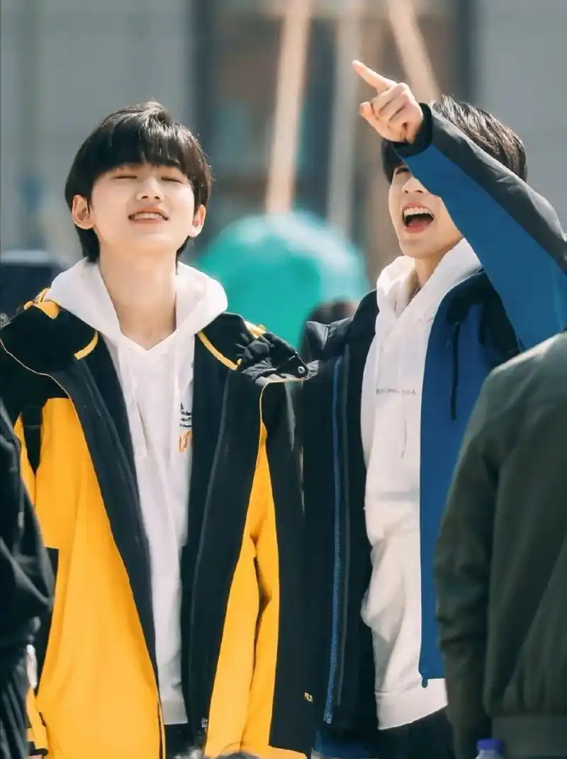 "文哥文哥,生日快乐",宋亚轩卡点为刘耀文庆16岁生日,也太有心了吧