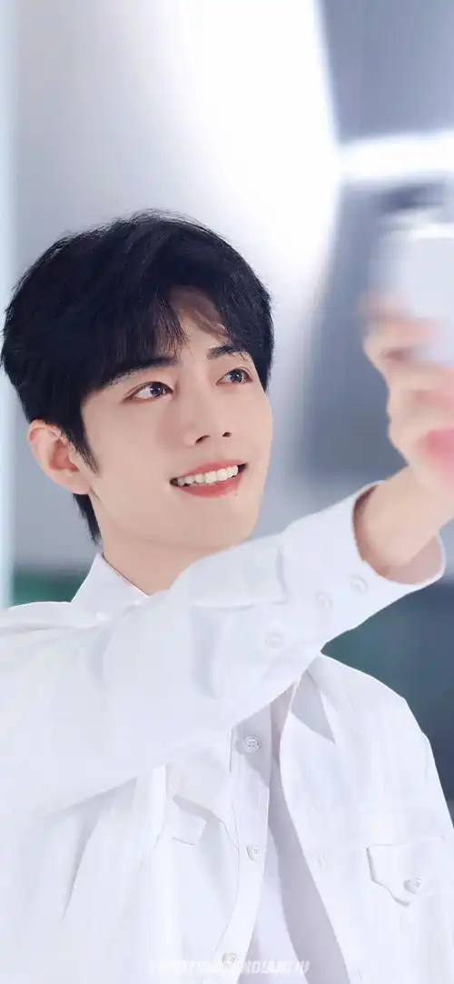 36 39———— 06龍93年壁纸同步上线06 ————#肖战工作