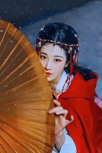 红衣女子古风头像真人,气质红衣女子古风真人唯美图片