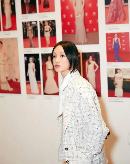 周迅的穿搭造型美呆了一款小香风look套装简约时尚超模范十足