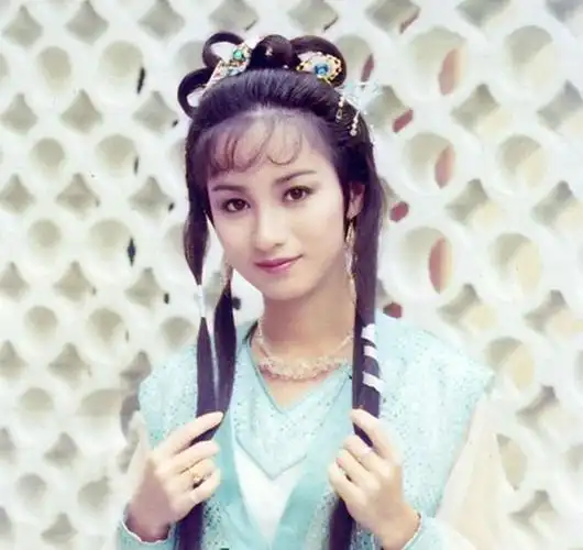 这部80年代的tvb剧成就了她古装第一美人苗侨伟气宇非凡