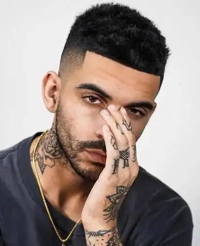 泽恩,c罗都爱的4款自然卷男士发型,帅气又利落