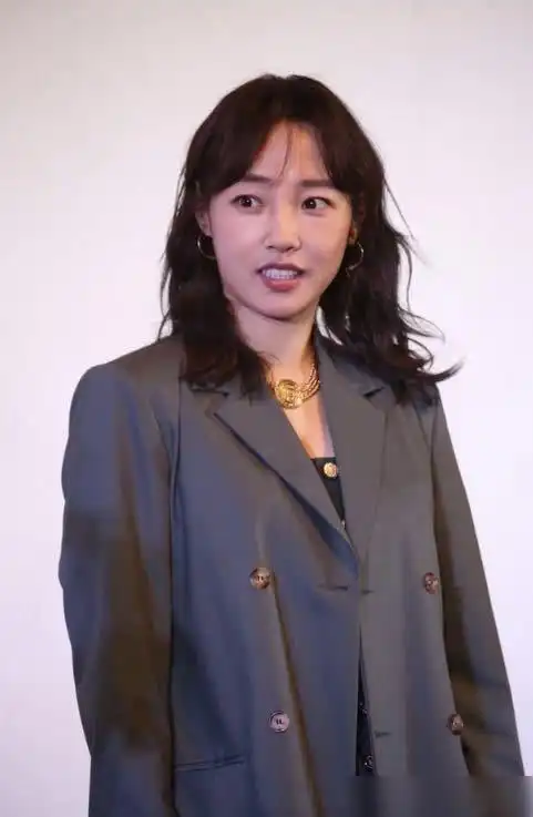 白百何发福明显堪比"整容"!生图痕迹惹争议,每天出门照镜子吗