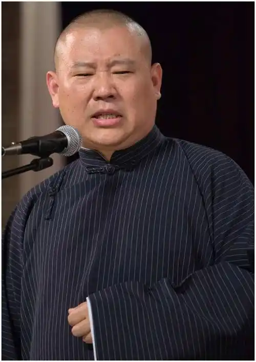 51岁郭德纲回国庆生!