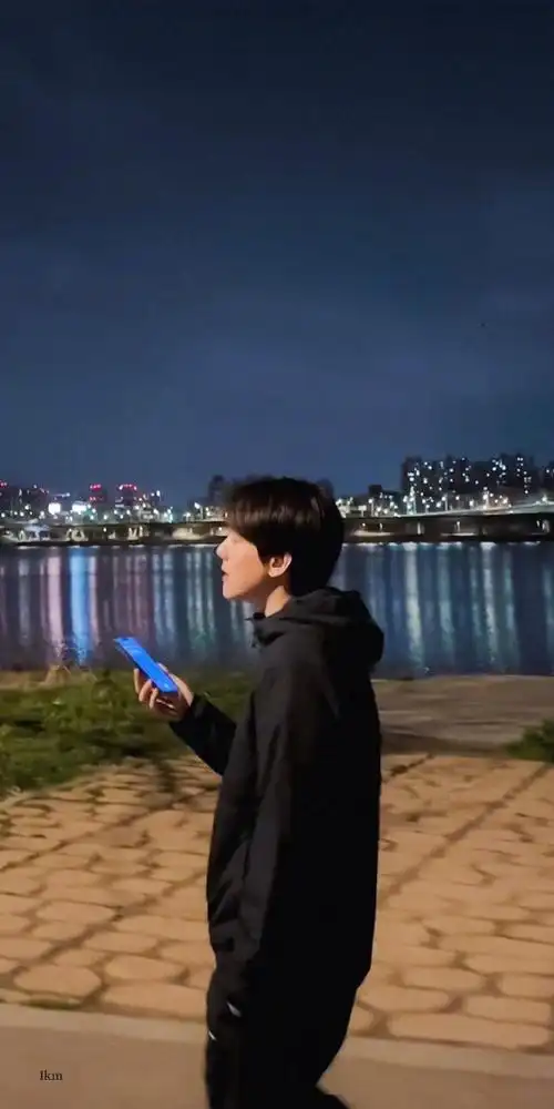 超话@baekhyunee7#边伯贤#bbh bbx  240405【ikm_0506】伯贤ins壁纸