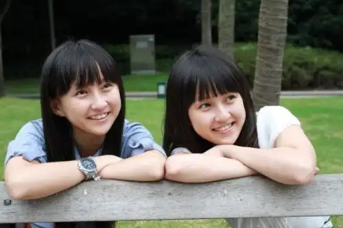 《真命小和尚》《宝莲灯》扮演着曹骏的女朋友是陶然亭(左)