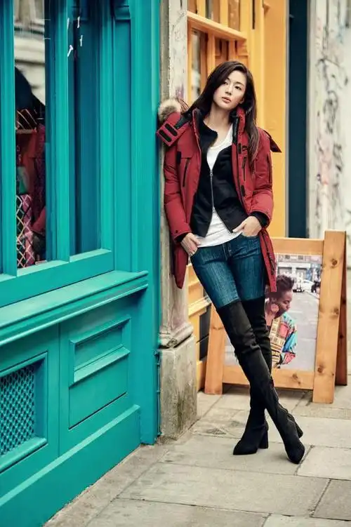 加绒紧身牛仔裤,颠覆时装帅气感