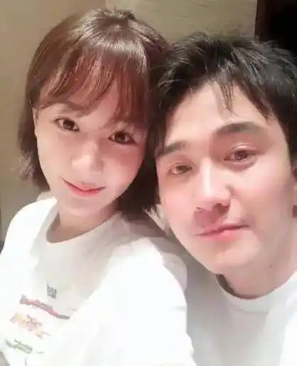 除了杨紫之外,主演邓伦和罗云熙也分别发文与《香蜜》告别.