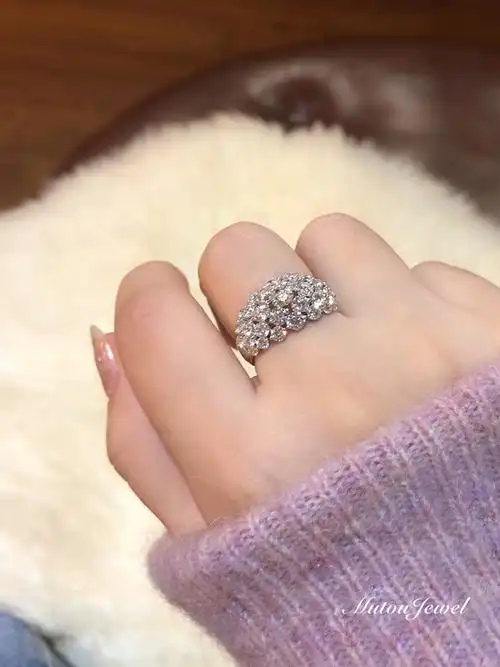 优雅随行星光璀璨钻石戒指18k钻戒肉手的bi备钻戒不信看评价