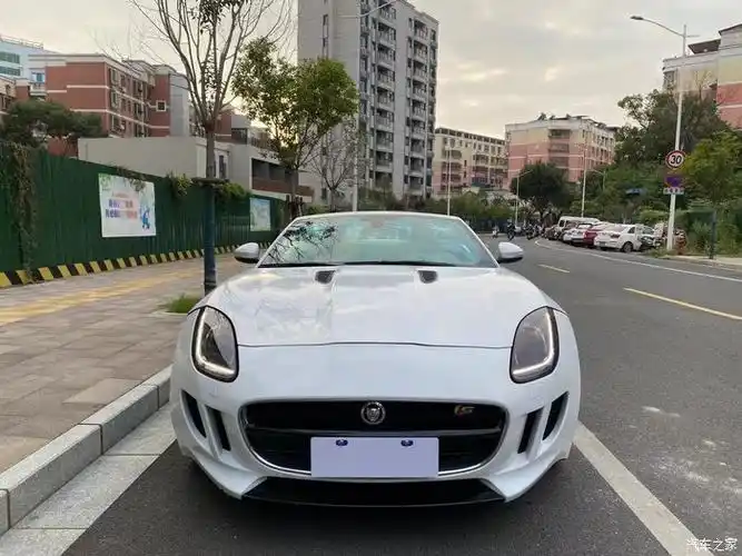 2015年捷豹敞篷跑车f-type 3.0t高功率s版 六万