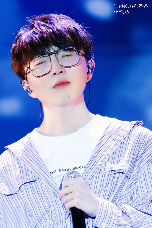 有没有毛不易特别好看的照片? - 知乎