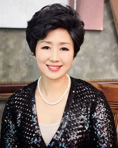 中年老人烫什么发型 个子不高中年女性烫发发型图片