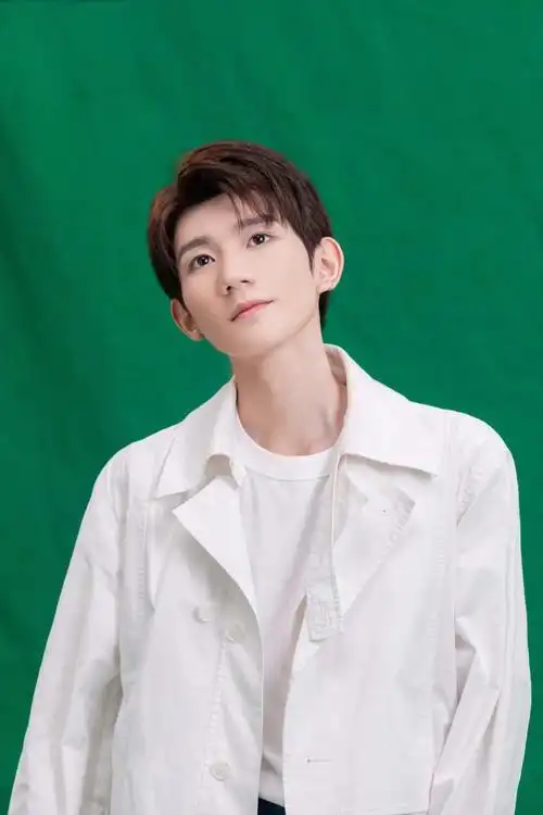 王源帅气休闲迷人写真,图片大全,高清,图库-回车桌面