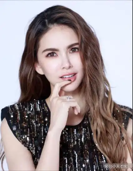 22岁嫁大14岁周杰伦,连生三胎的昆凌,没你想的那么简单?