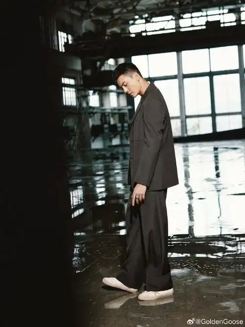 golden goose 品牌全球代言人@william威廉陈伟霆身着全新super-star