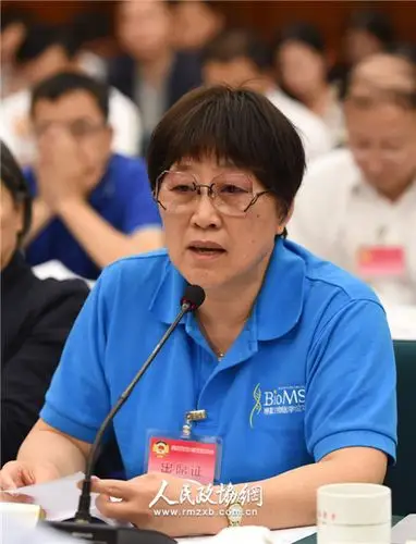 凌锋委员加强医改中的人事和财务管理