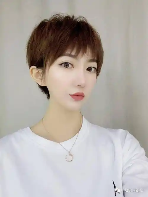 "35 款露耳超短发"_发型_短发_女生