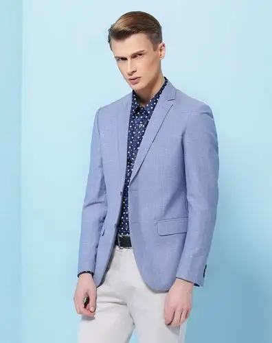 时尚修身 天蓝色西装