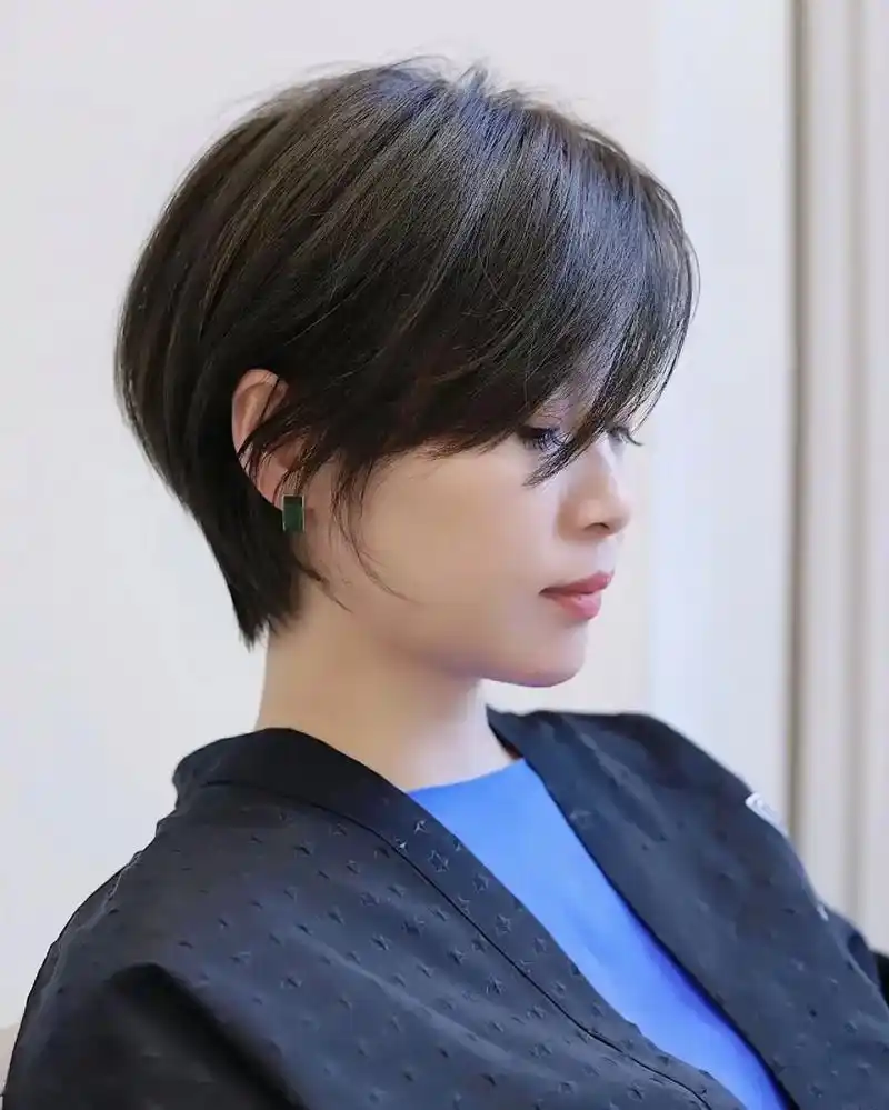 挂耳短发.近几年干练帅气感十足的女生露耳超短发超 级受欢迎, - 抖音