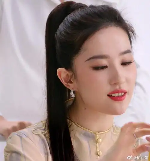 刘亦菲新中式look##刘亦菲高马尾新中式