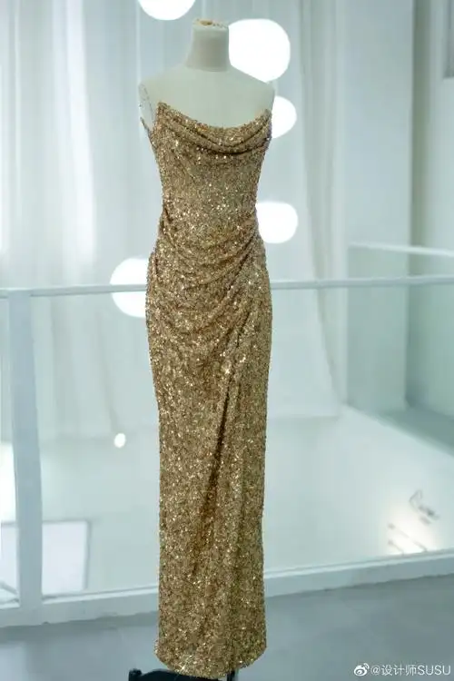 傅菁520演唱会 in@susu_couture耀眼金色珠片开衩礼服【浮光跃金】