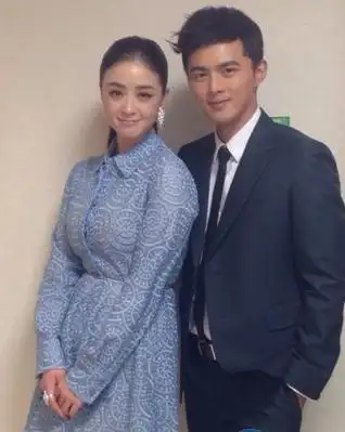 蒋欣刘涛晒亲吻照争"攻受" 网曝蒋欣叶祖新分手竟是因男方勾搭谢霆锋