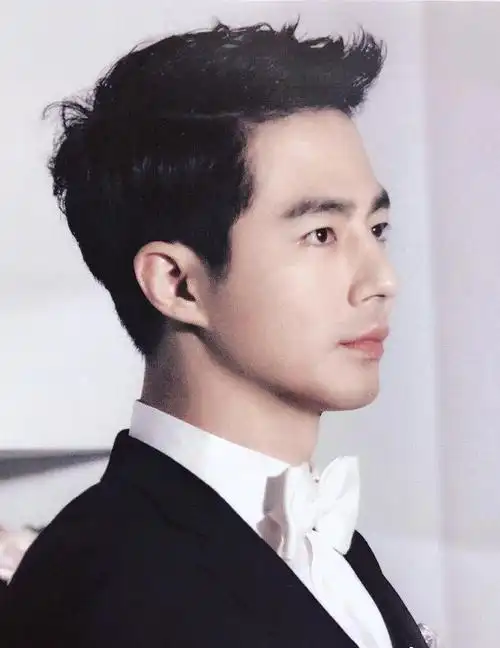 说赵寅成老了油腻,演技不好.没事,他帅过